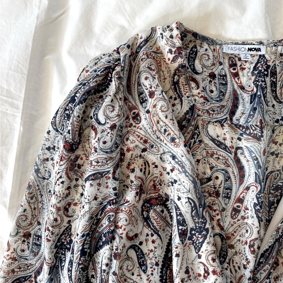 Fashion Nova Paisley Gold & Ivory Crop Blouse - Picture 3 of 5